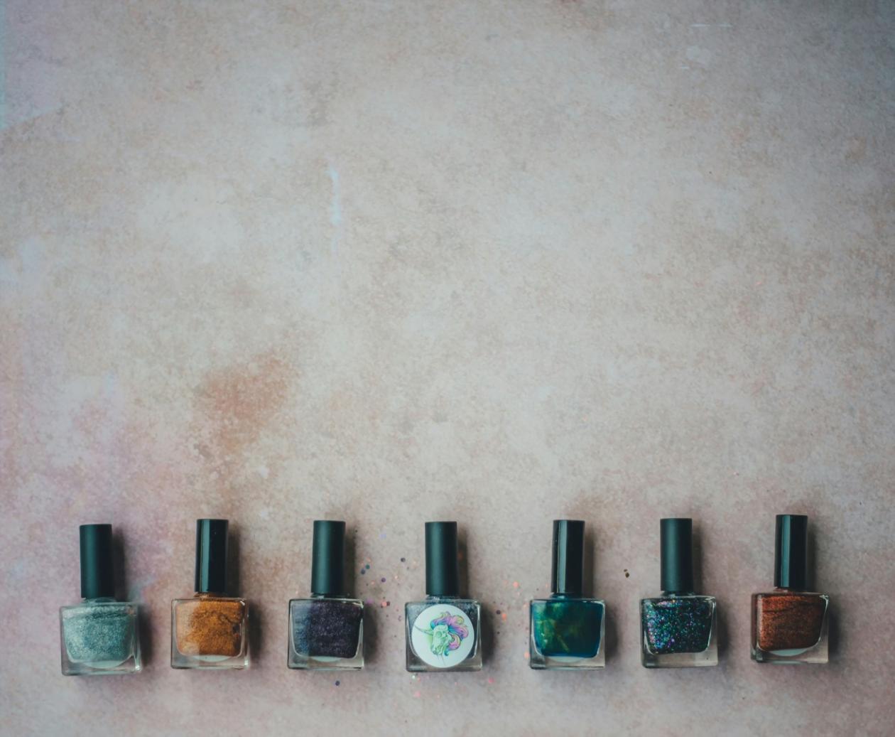 Strumenti professionali per nail design utilizzati durante i corsi